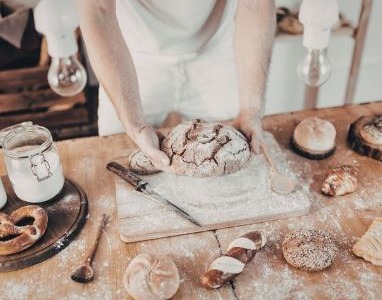 Difficoltà per i fornai e rincari record nel settore dolciario