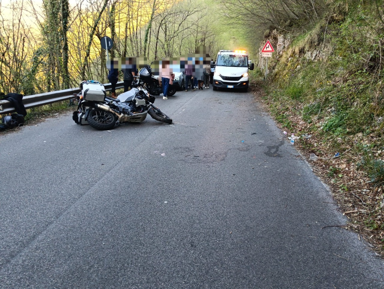 Due giovani feriti dopo un incidente in moto sulla provinciale 28