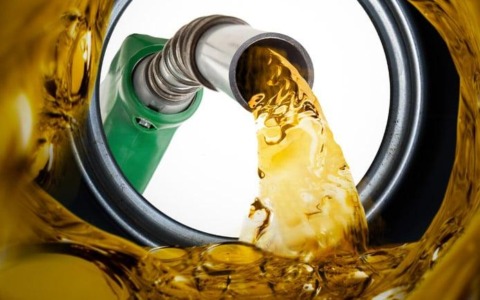 Il prezzo del petrolio risale, nuovi rincari per i carburanti nel Lazio in vista