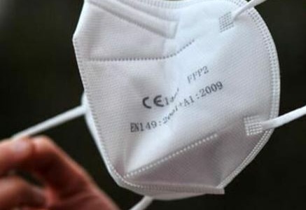 Mascherine FFP2 scadute interrate, tre uomini denunciati per smaltimento illecito