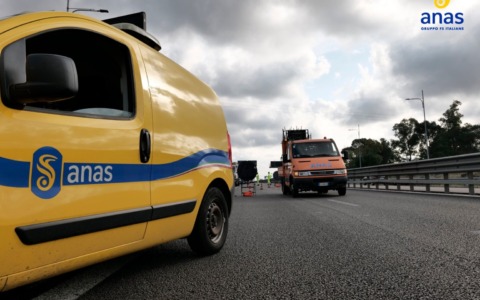 Tragico scontro tra un’auto e un tir sulla superstrada “Avezzano-Sora”: un morto e due feriti