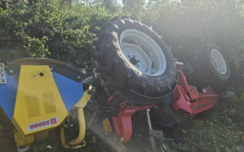 Trattore si ribalta, muore un agricoltore di 86 anni